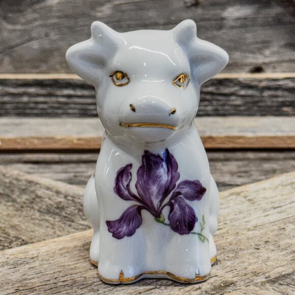 Vintage Nantucket White Porcelain Cow Figurine w/ Spring Bouquet-Gold Accents - Picture 7 of 10